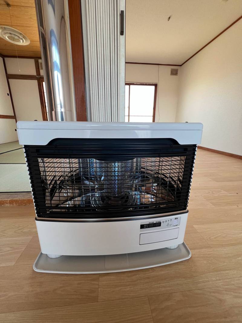 ストーブを新設しています！