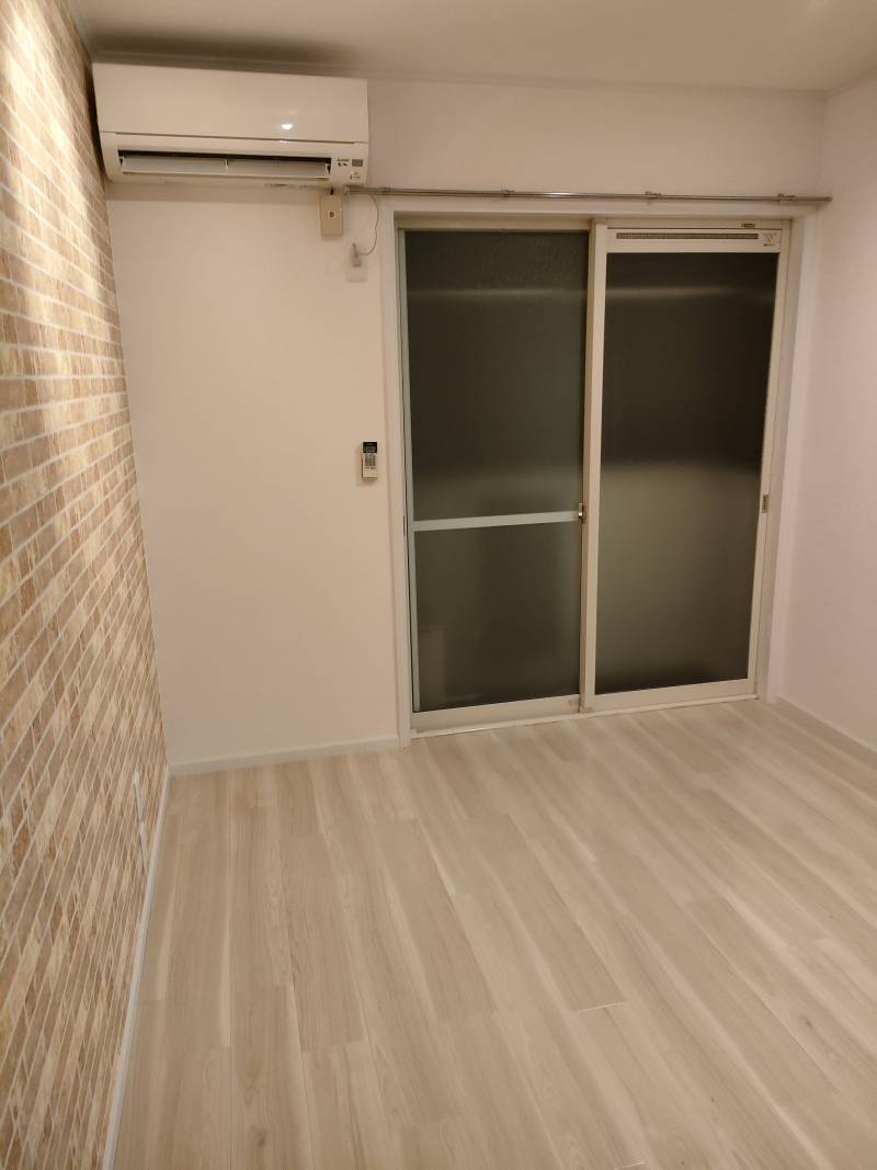 ワックスがけした室内