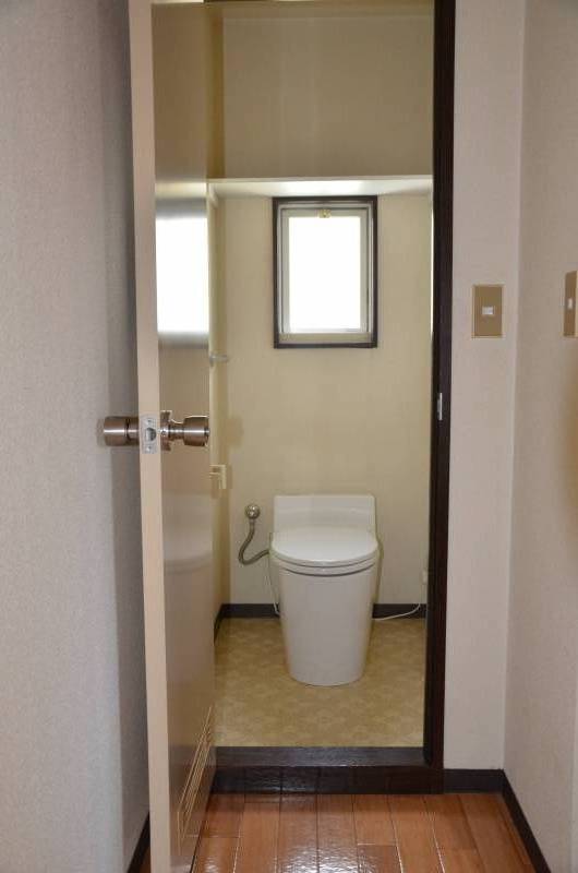 水洗トイレ（w0.8&times;Ⅾ0.3&times;Ｈ0.65）ｍの収納棚


