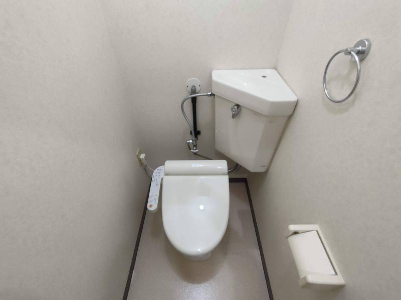 安心の温水洗浄機能付便座です。