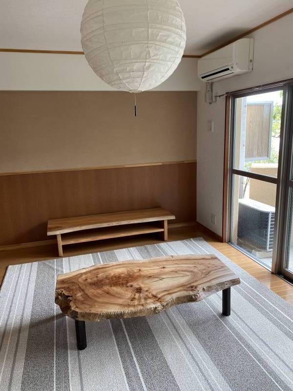 和の温もりを感じる広々としたLDです。同タイプ別室写真