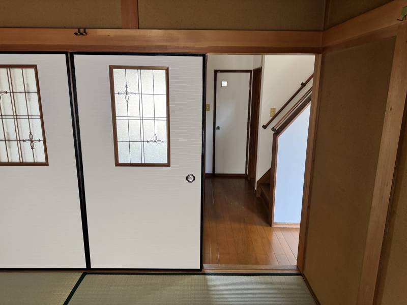 玄関入ってすぐ左の和室