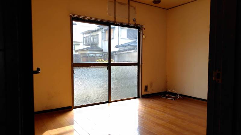 １Fの洋室は南向きなので日差しが気持ちいいお部屋となります。
