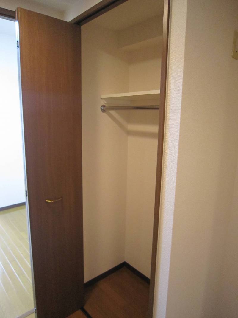 クローゼット（ハンガー掛けあり）