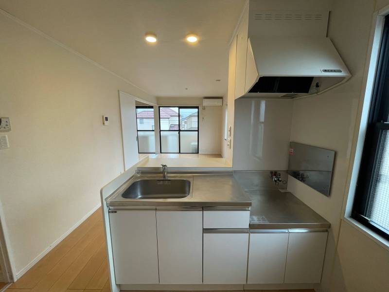 キッチンからリビングを見渡せる対面キッチン！会話が弾みます