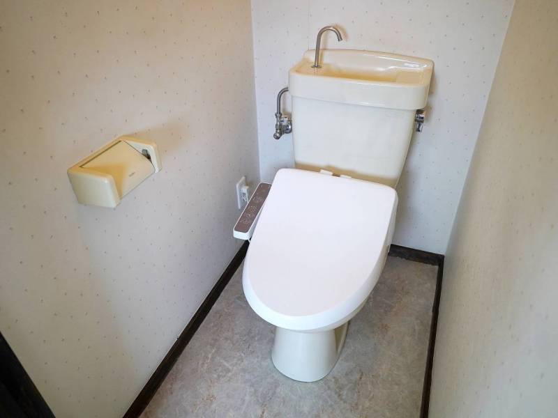 トイレは、温水洗浄便座付きです。