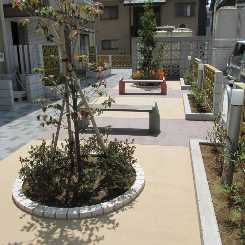 ベンチ、植栽、専用ペット洗い場