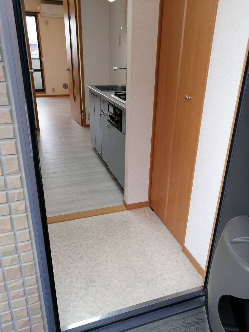 靴脱ぎ場、廊下です。