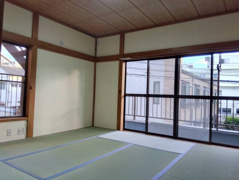 2階の和室です。2面から光が差し込み明るいです。