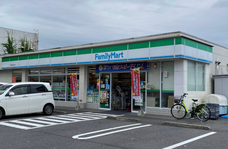 ファミリーマート徒歩4分
ちょっとした買い物も便利