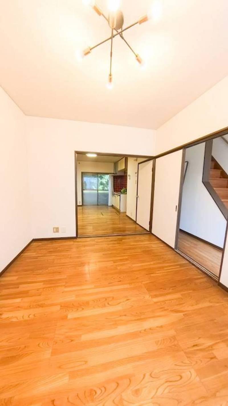 リビング。光が入り明るいお部屋。