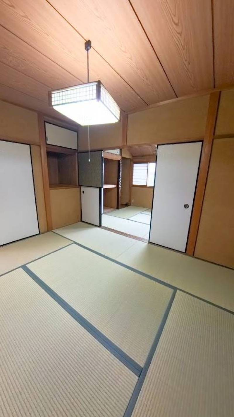 2階和室。畳み、襖、障子などリフォーム済み！