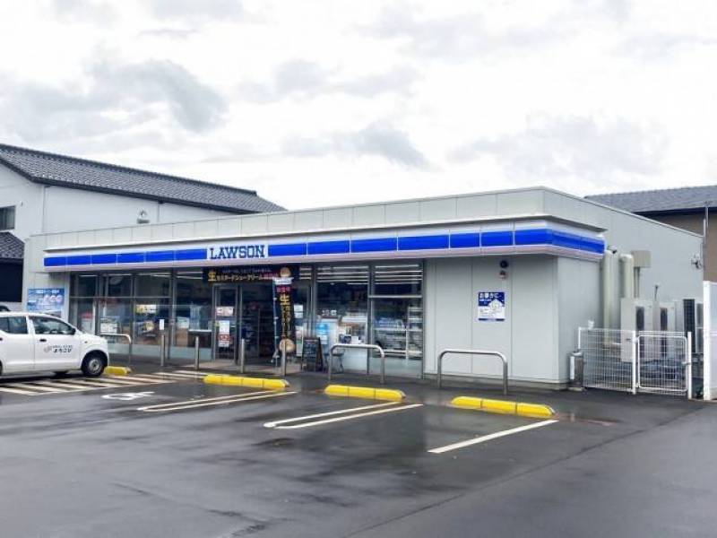 ローソン高岡中新湊口店　徒歩4分