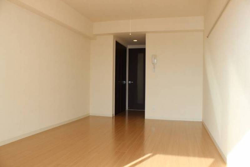 ホワイト基調の清潔感あふれるお部屋です。