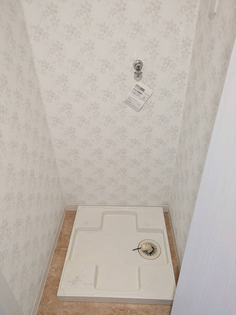 室内洗濯機置き場　廊下の扉の中に設置！隠せます!