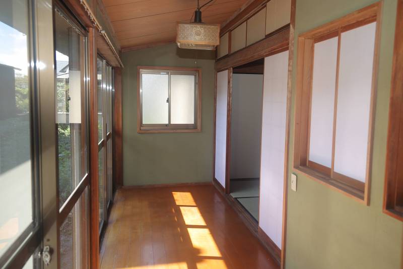 広縁で日向ぼっこもできますね♪