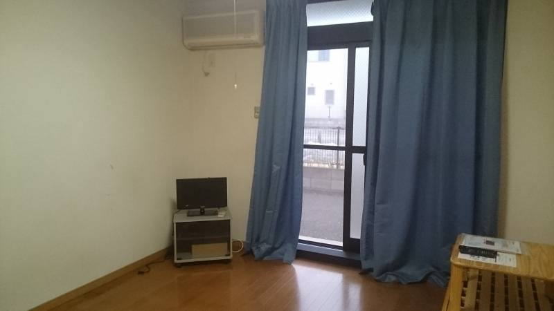 テレビ、カーテンは、オプション