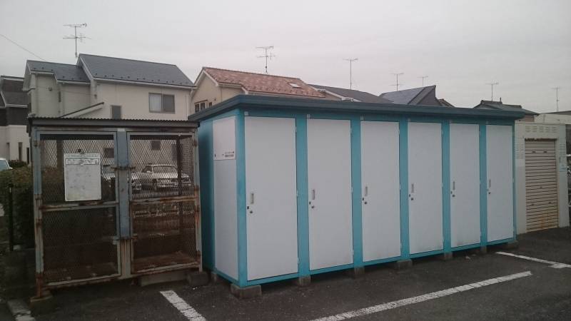 ごみ置き場、ロッカーは無し。