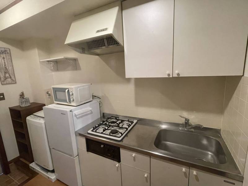 キッチン。ガスコンロ２口とグリルがあります。