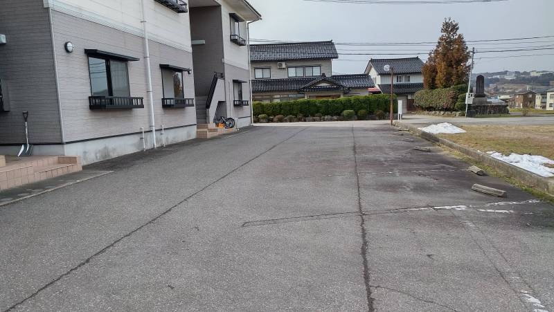 ２台駐車可能！８部屋に１１台の駐車場！