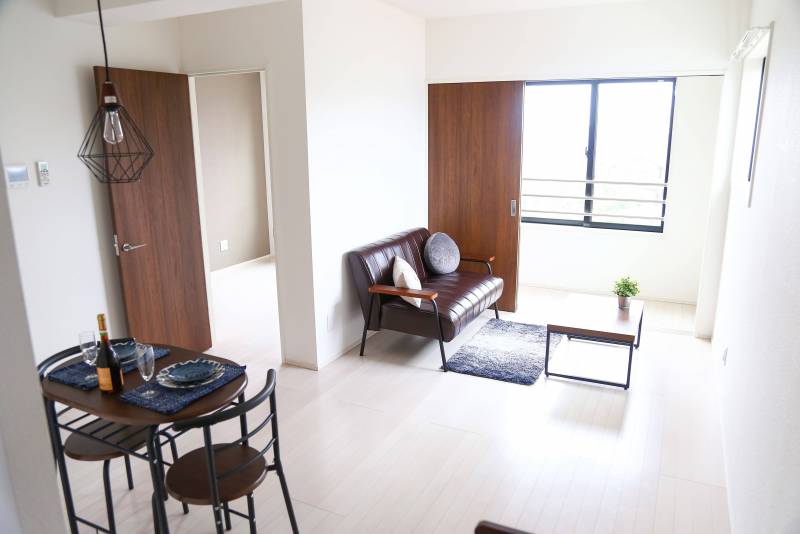 リビング側の全景写真（家具類は参考です）