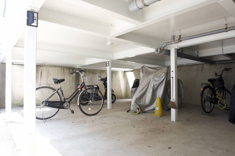 地下駐輪場です。バイク、自転車駐車OK！駐車場1台空きあり☆