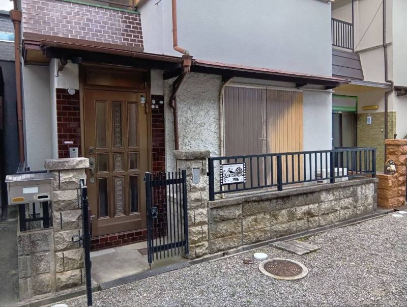 宅配ボックス付きで便利です。