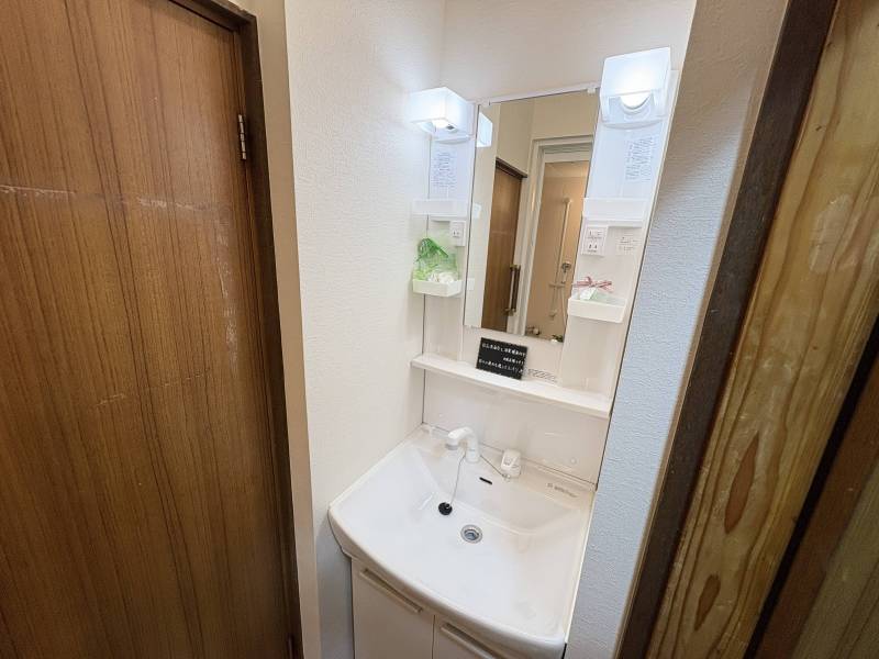 リフォーム済み洗面台です。日々の身だしなみもバッチリ♪