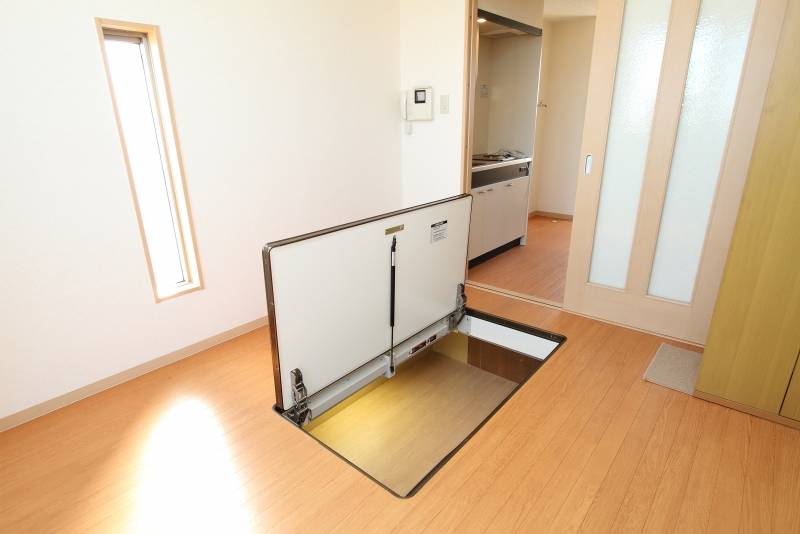 大容量床下収納有り