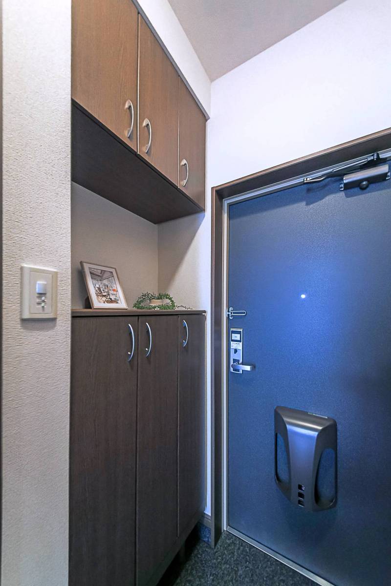 広々とした玄関に吊戸棚とシューズボックスが嬉しい♪