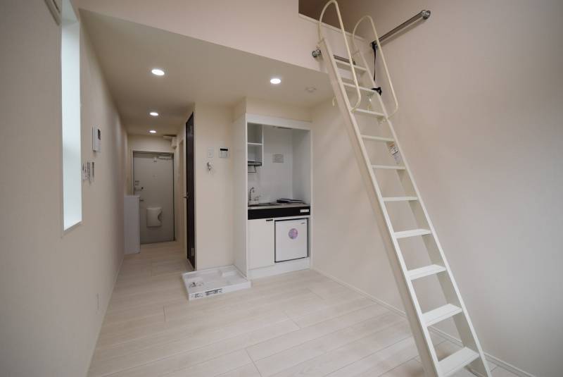 室内洗濯機置きに開放感のあるお部屋です。