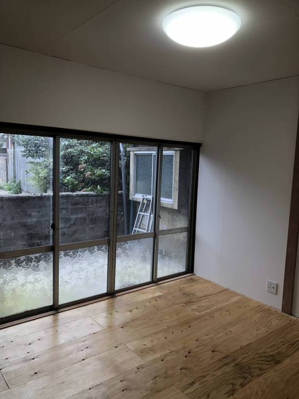 1Fの洋間から見た中庭です