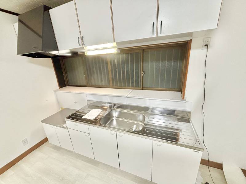 新品キッチン台
新品レンジフード