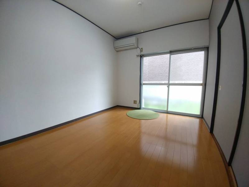洋室2(フローリング、エアコン)