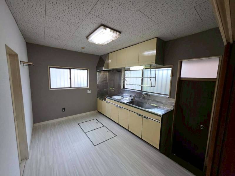 広めのダイニングキッチンです