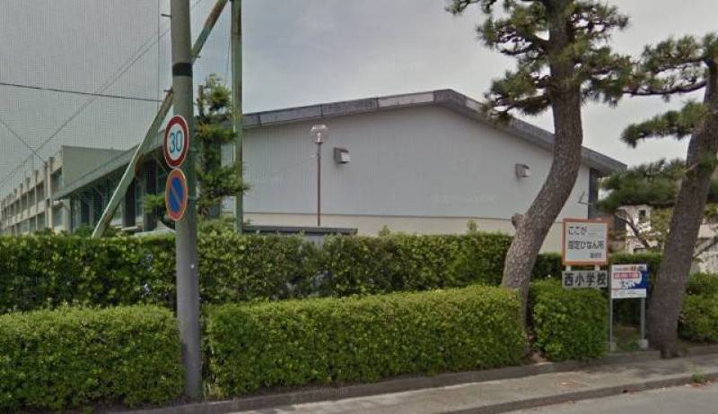 竜洋西小学校。徒歩２分。