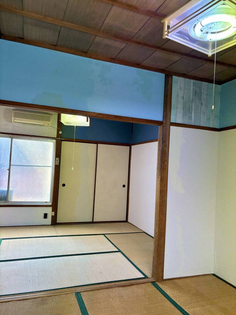 ２階の和室（６畳＋は仕切りを外して広くも使えますよ