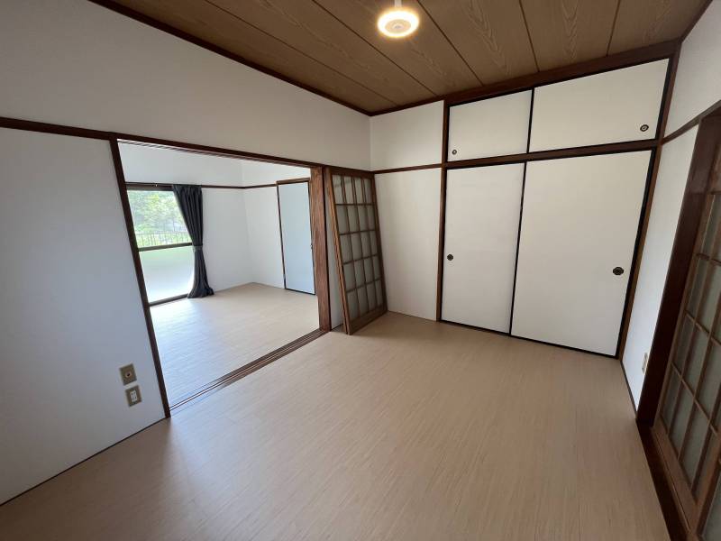真ん中の部屋にもエアコン設置済み