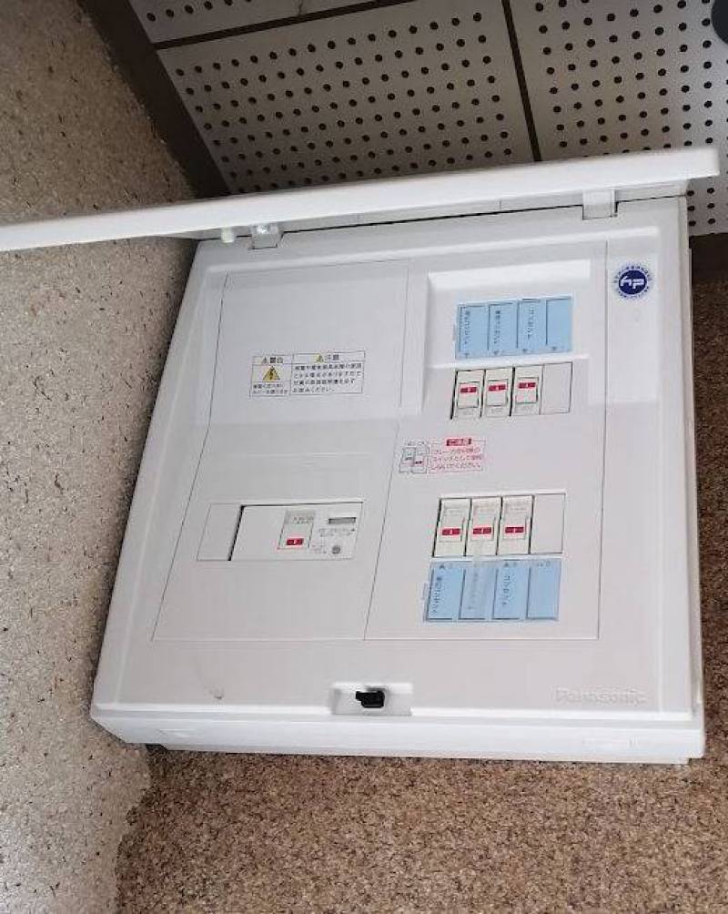 電気設備、新調しています。