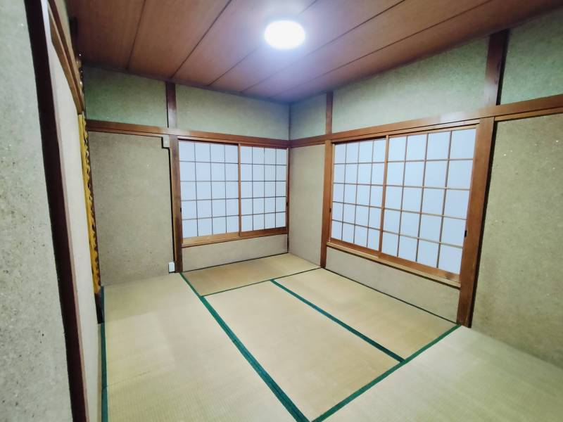 2Ｆ北側和室。窓が2カ所あるので明るく、換気も良好♡