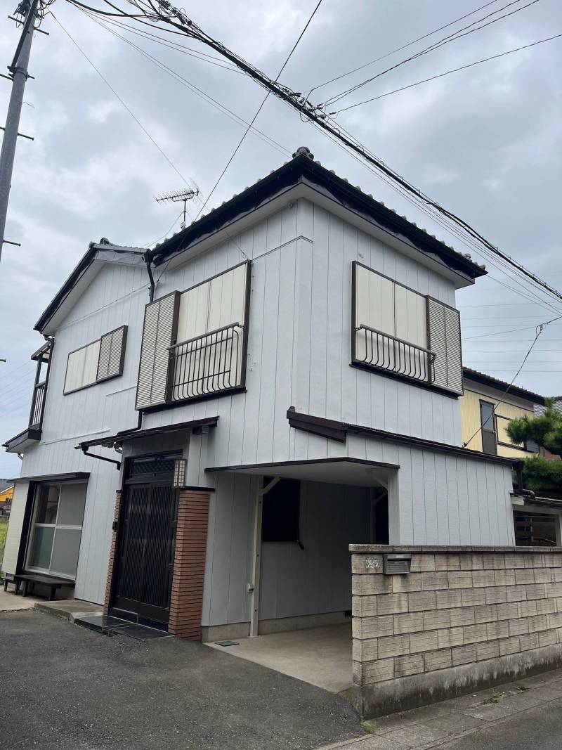 外壁をキレイに塗り直しました