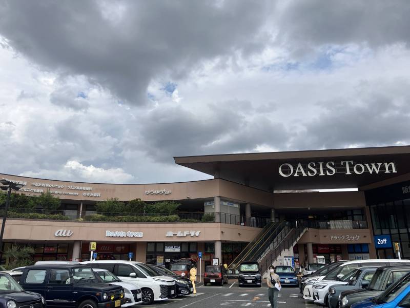 オアシスタウン。ユニクロ・GU、医院もあります
