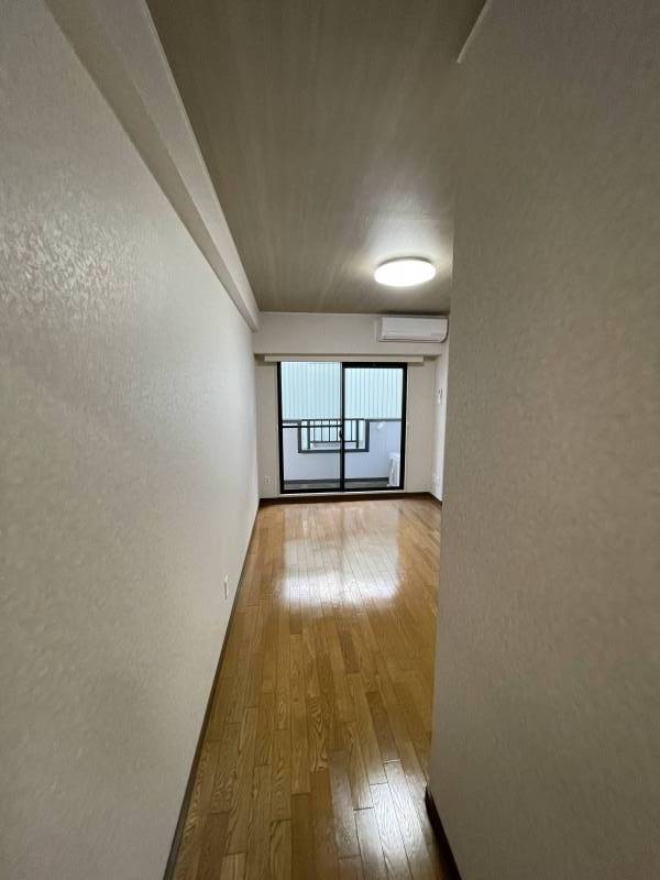廊下から見た部屋
