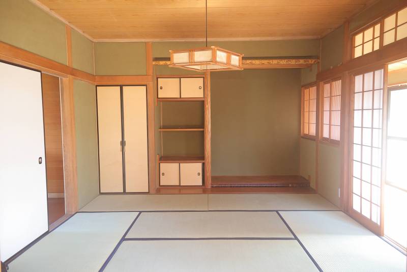 広い和室でゆっくり過ごしてくださいね♪