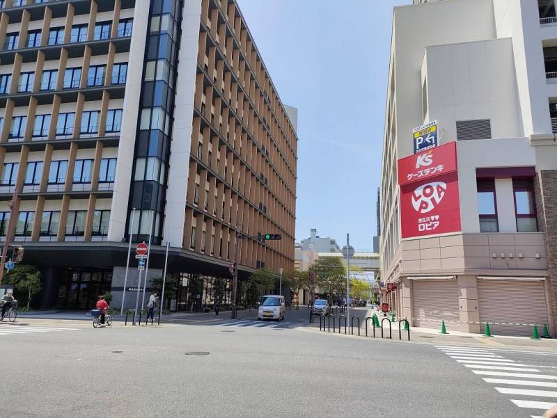 右がロピア、ケーズデンキ。左は長田合同庁舎