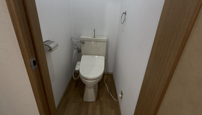 ２Fもウォシュレット付で大家族でも安心♪