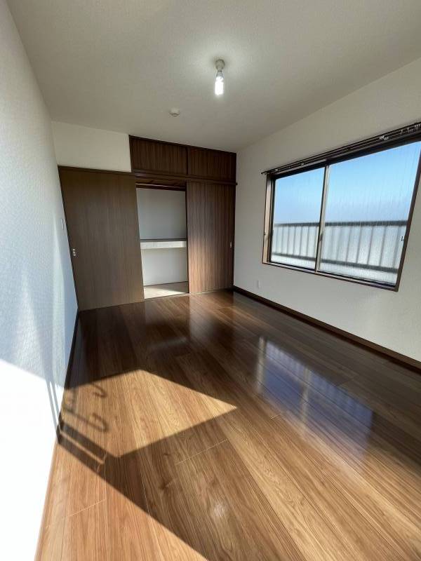 1間の収納にハンガーポールを付けたので
収納しやすい
