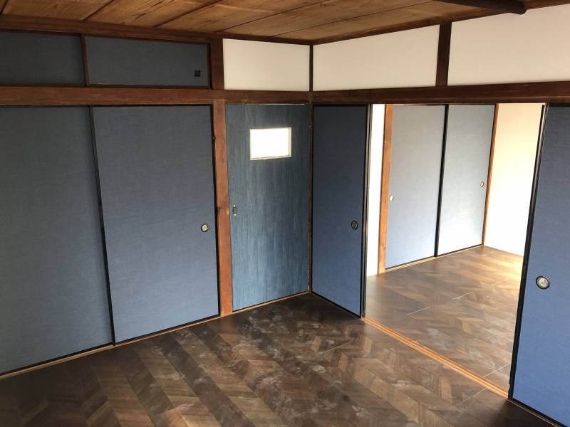 ２階は和モダンな雰囲気に拘りました。（６畳&times;２部屋）