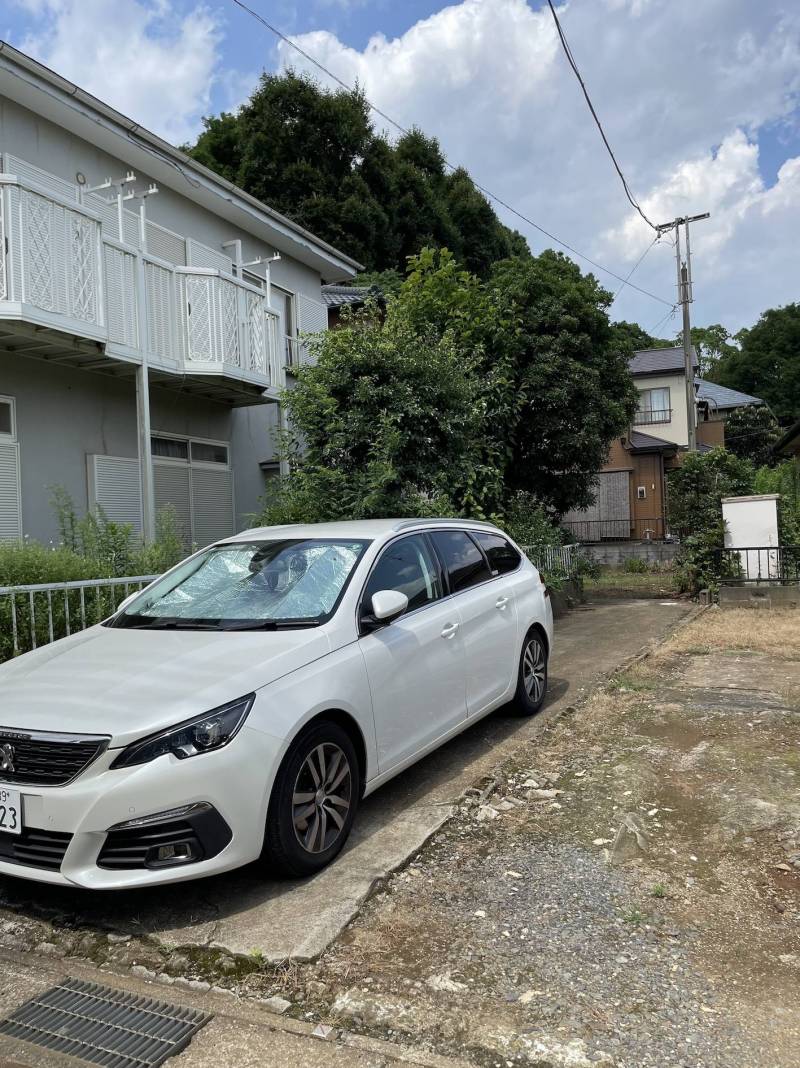 2台駐車、3ナンバー車の駐車が可能です