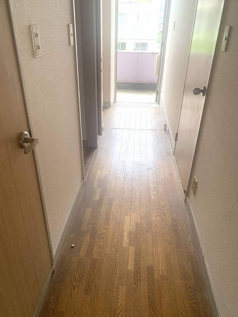 廊下。写真は303のものです